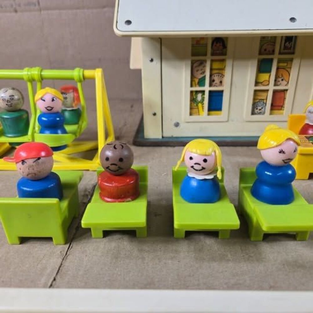 Vintage Fisher Price Little People Family School House, Students & Accessories - Picture 3 of 14